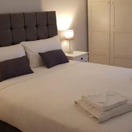 In The Heart Of Town Apartment